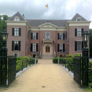 Castle Tour 2023 – Romeo and Juliet – Courtyard of Kasteel Huis Doorn